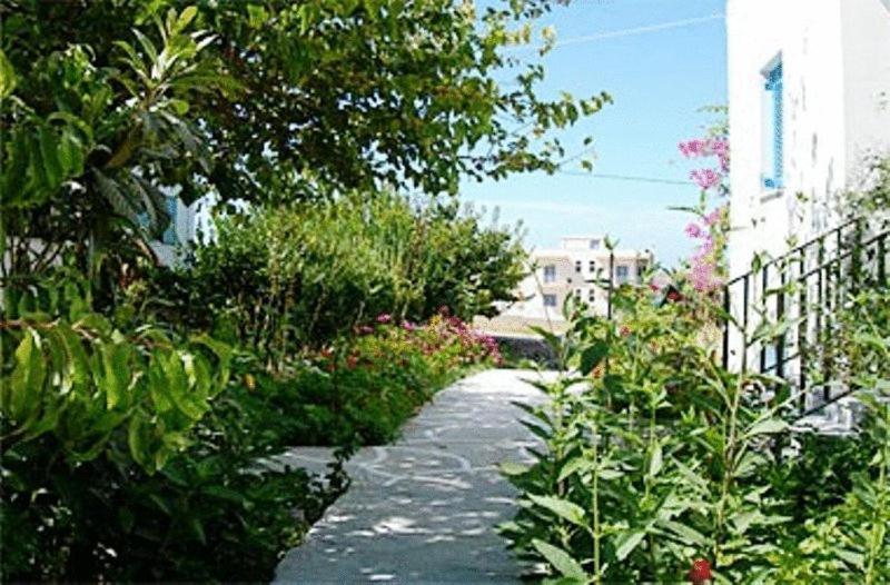 Bizas Rooms & Studios Parikia  Exterior photo