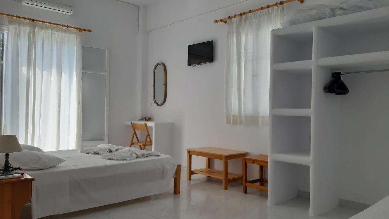 Bizas Rooms & Studios Parikia  Exterior photo