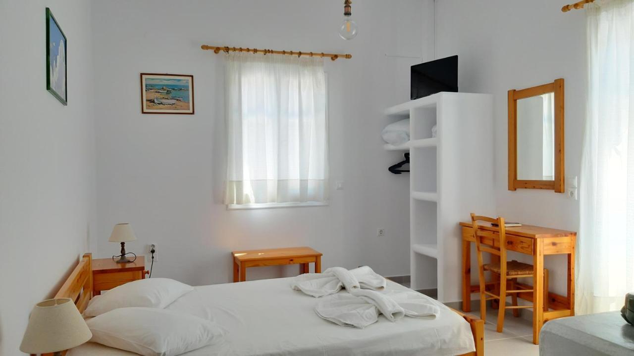 Bizas Rooms & Studios Parikia  Exterior photo