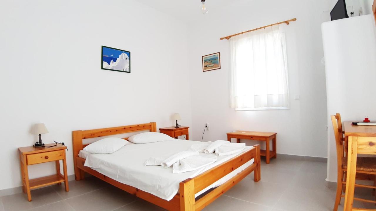 Bizas Rooms & Studios Parikia  Exterior photo