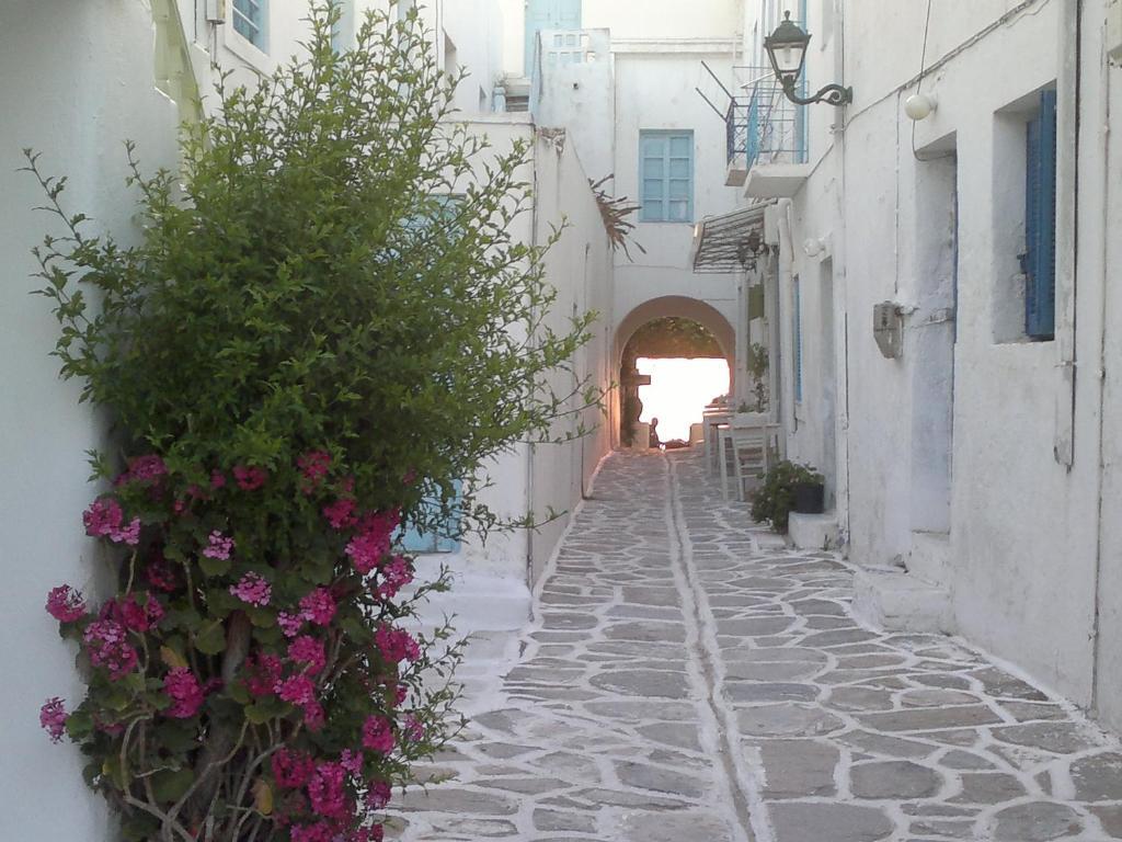 Bizas Rooms & Studios Parikia  Exterior photo