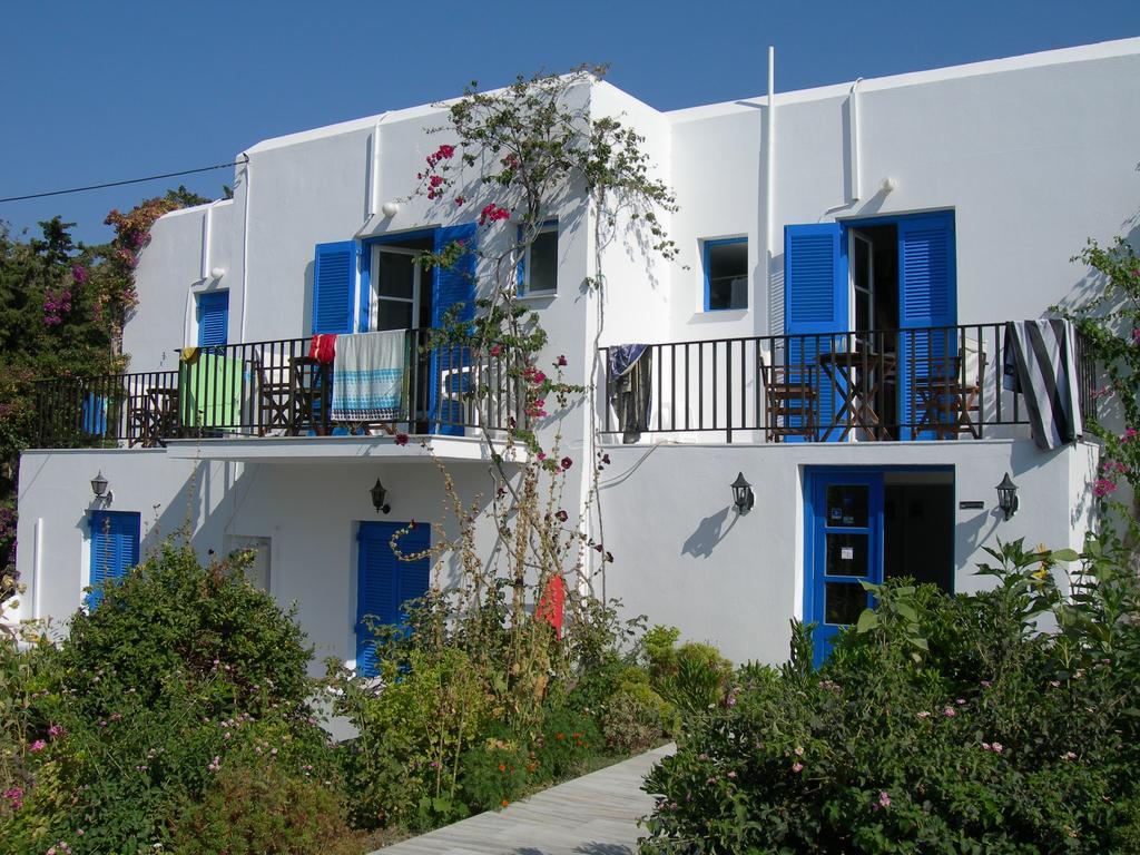 Bizas Rooms & Studios Parikia  Exterior photo