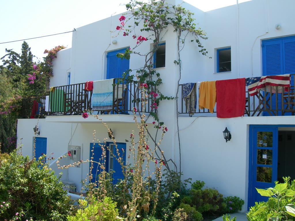 Bizas Rooms & Studios Parikia  Exterior photo