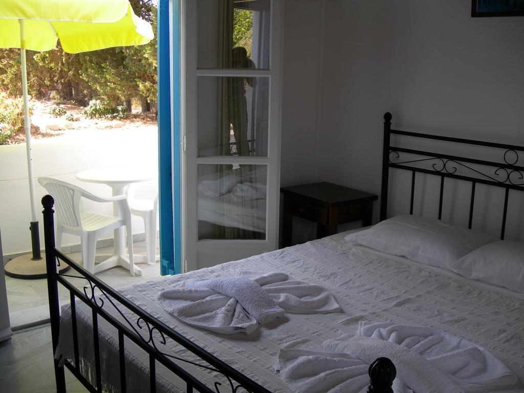 Bizas Rooms & Studios Parikia  Exterior photo