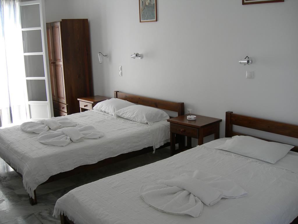 Bizas Rooms & Studios Parikia  Room photo