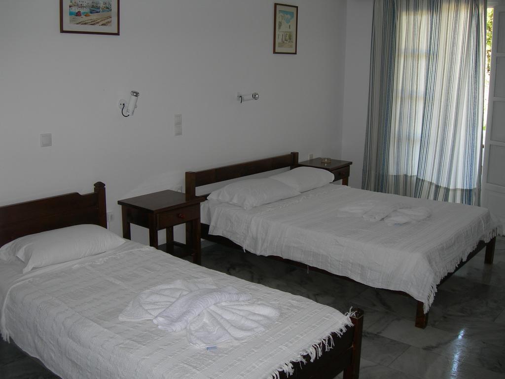 Bizas Rooms & Studios Parikia  Room photo