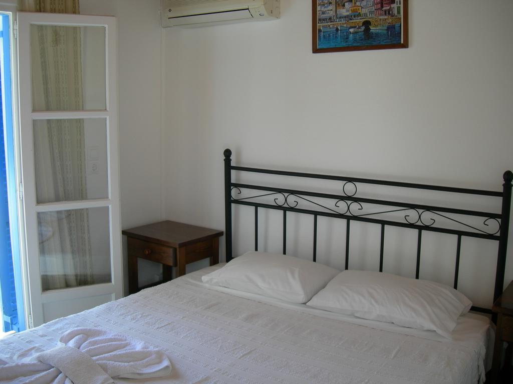 Bizas Rooms & Studios Parikia  Room photo