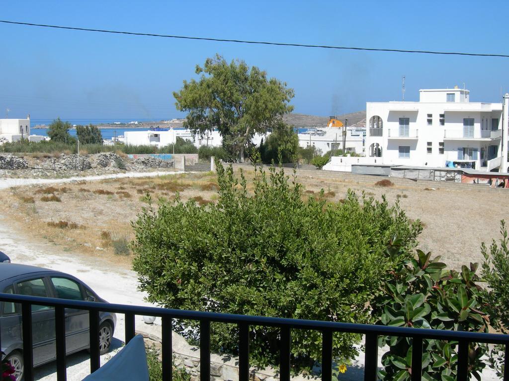 Bizas Rooms & Studios Parikia  Exterior photo