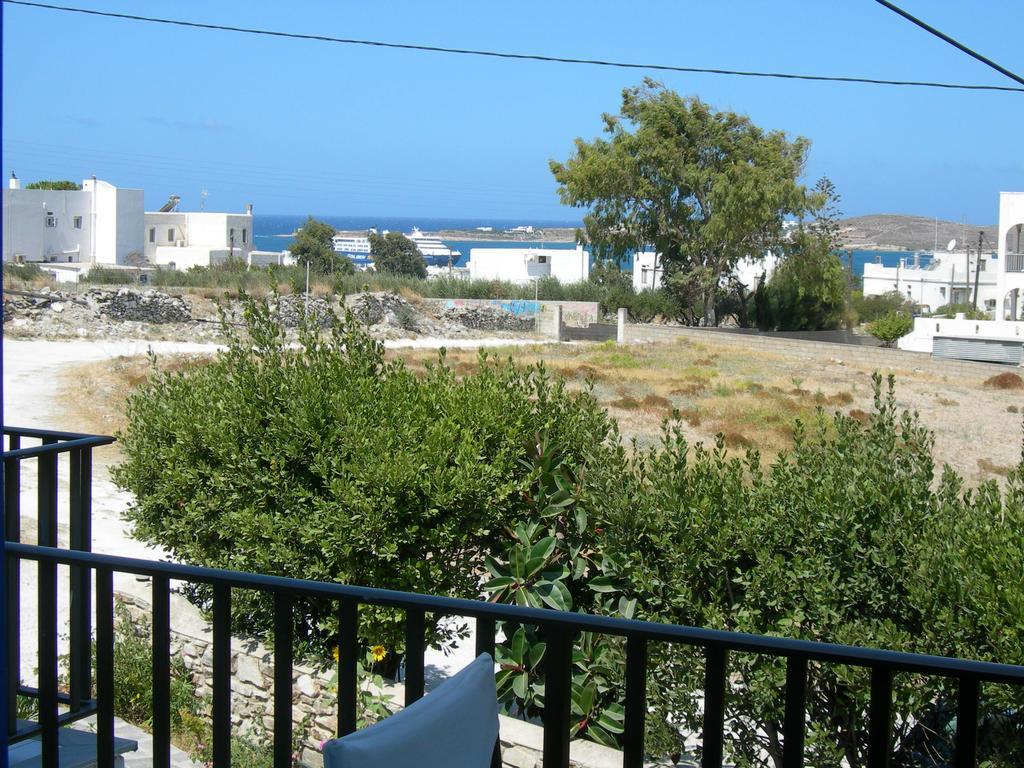 Bizas Rooms & Studios Parikia  Exterior photo