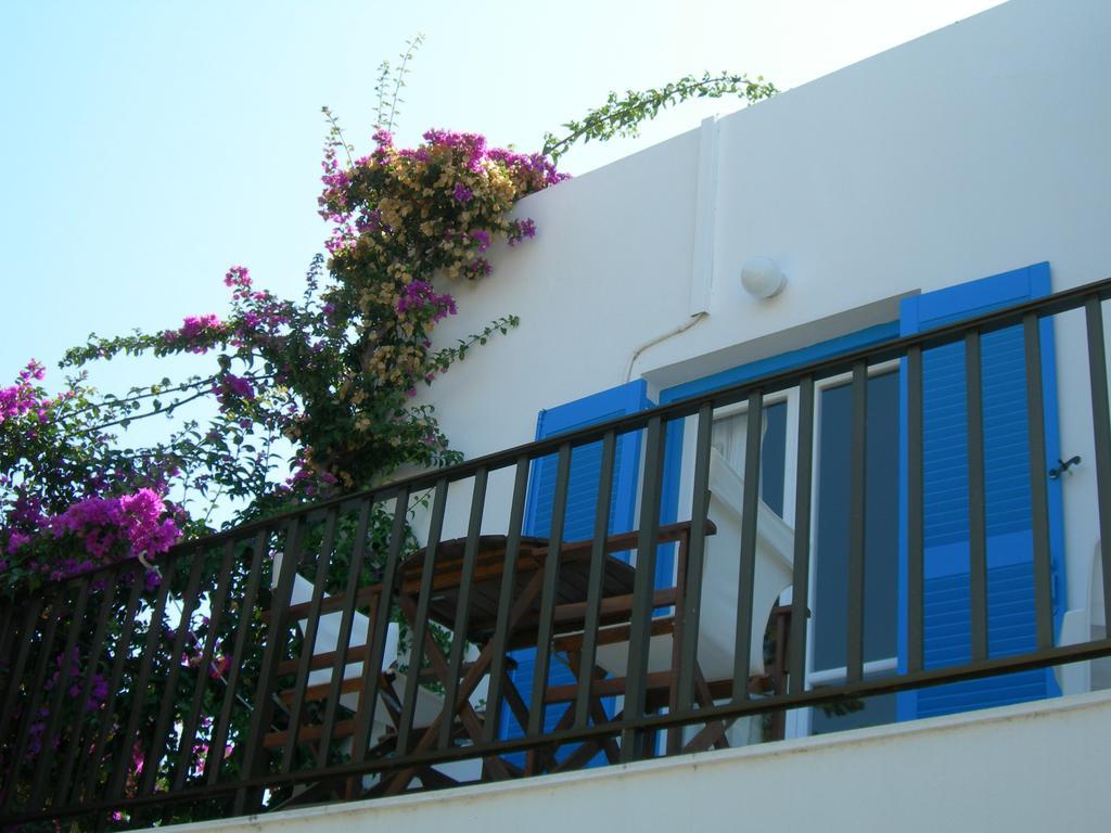 Bizas Rooms & Studios Parikia  Exterior photo