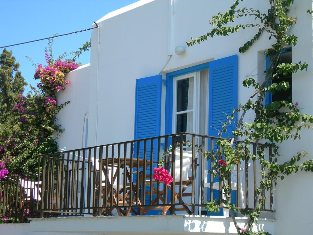 Bizas Rooms & Studios Parikia  Exterior photo