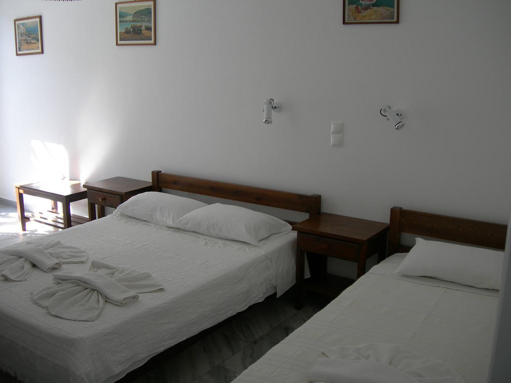Bizas Rooms & Studios Parikia  Exterior photo