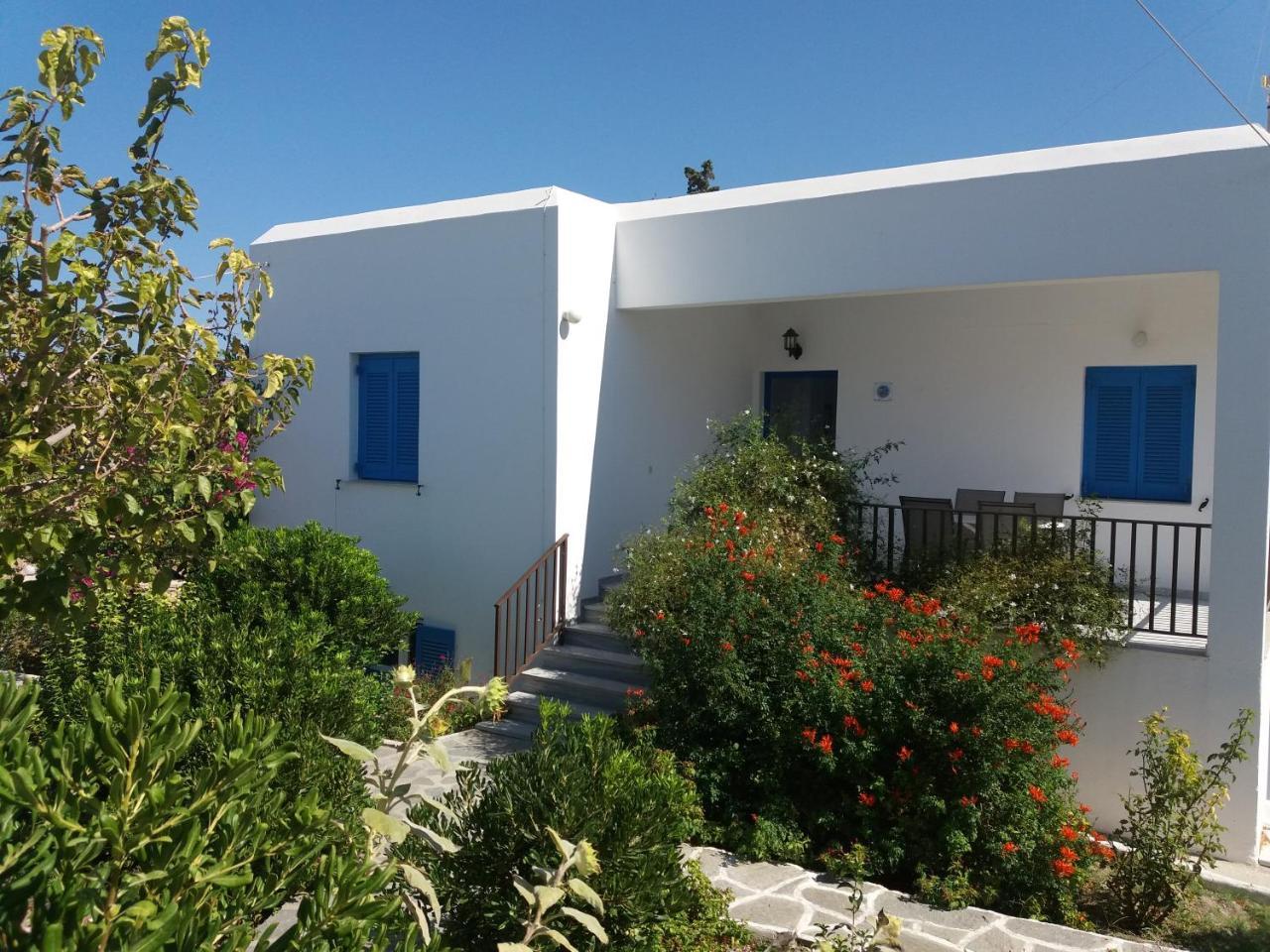 Bizas Rooms & Studios Parikia  Exterior photo