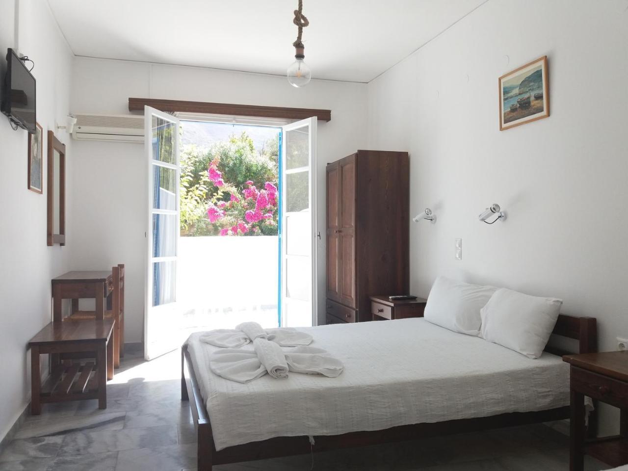 Bizas Rooms & Studios Parikia  Exterior photo