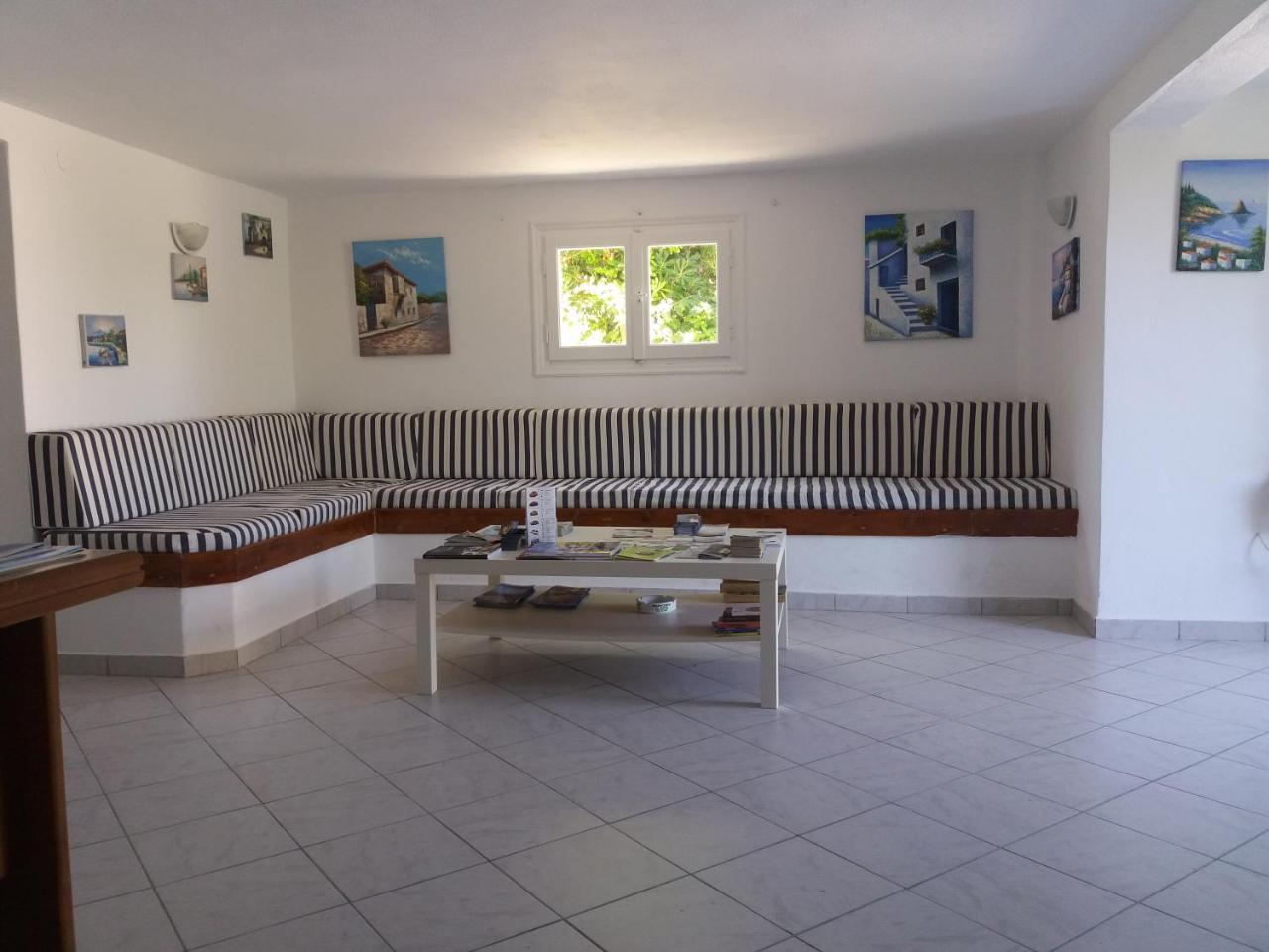 Bizas Rooms & Studios Parikia  Exterior photo