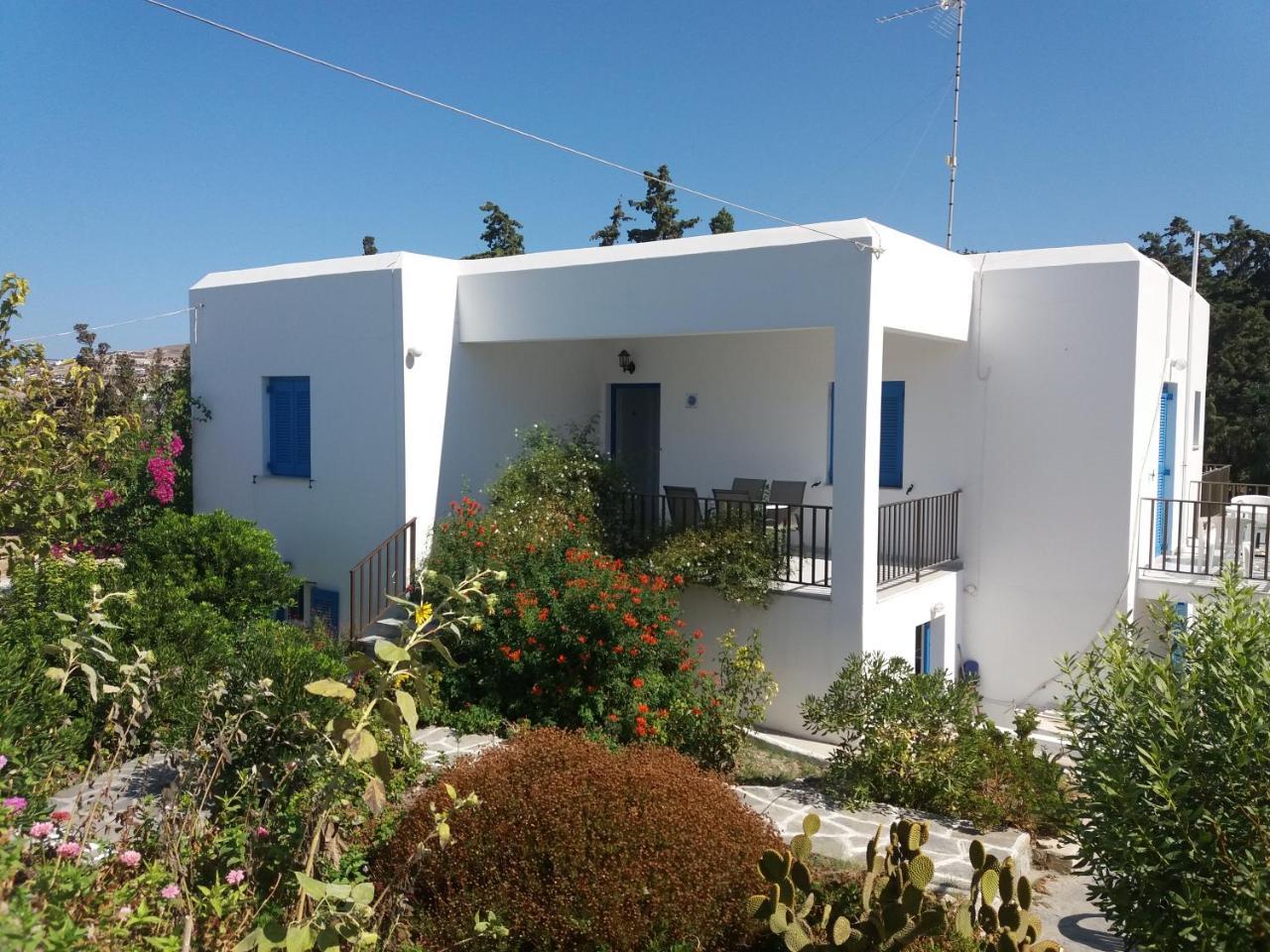 Bizas Rooms & Studios Parikia  Exterior photo