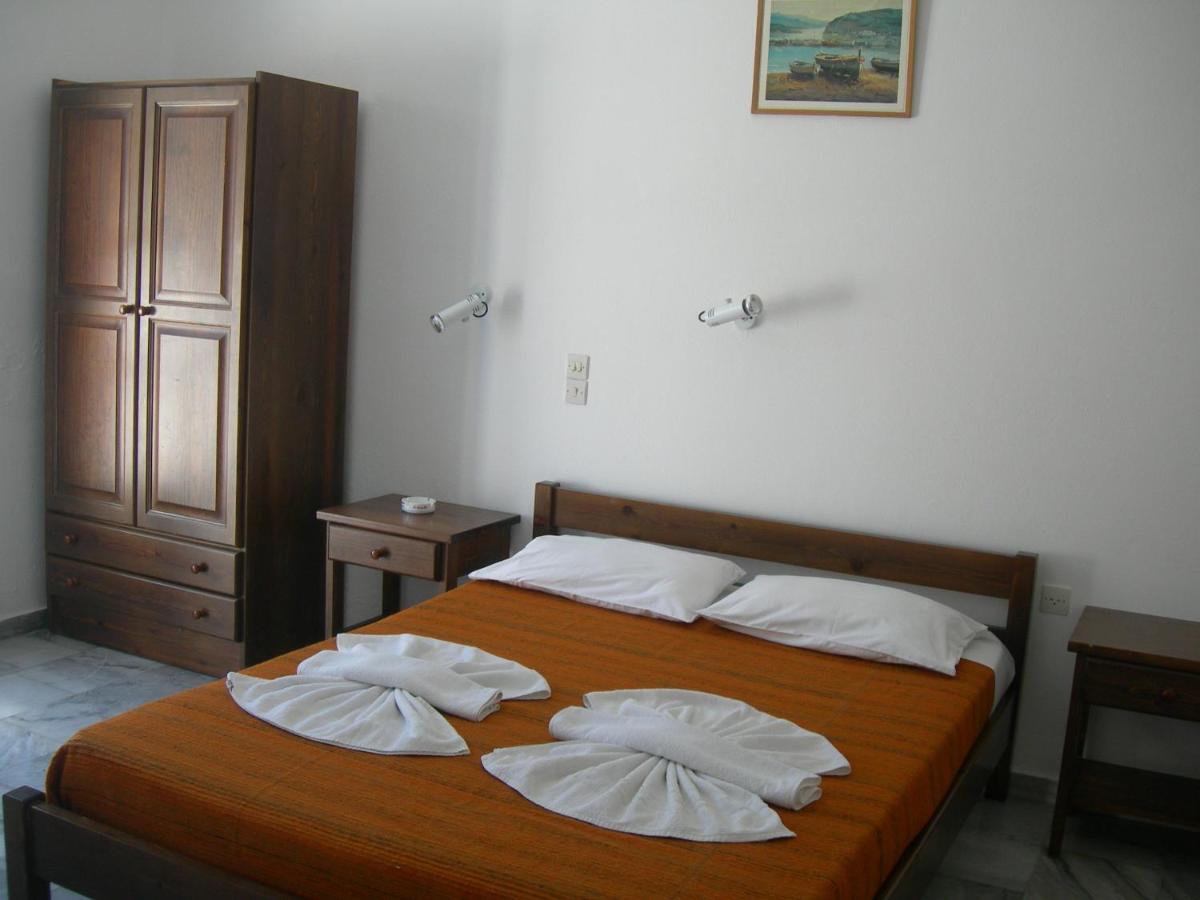 Bizas Rooms & Studios Parikia  Room photo